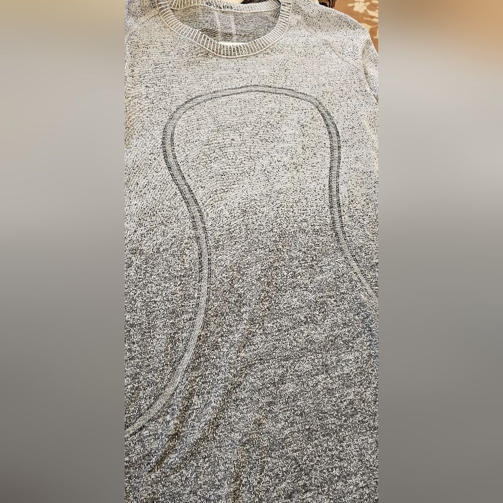 Lulu Swiftly Tech Ls Crew. Size 8 - image 4